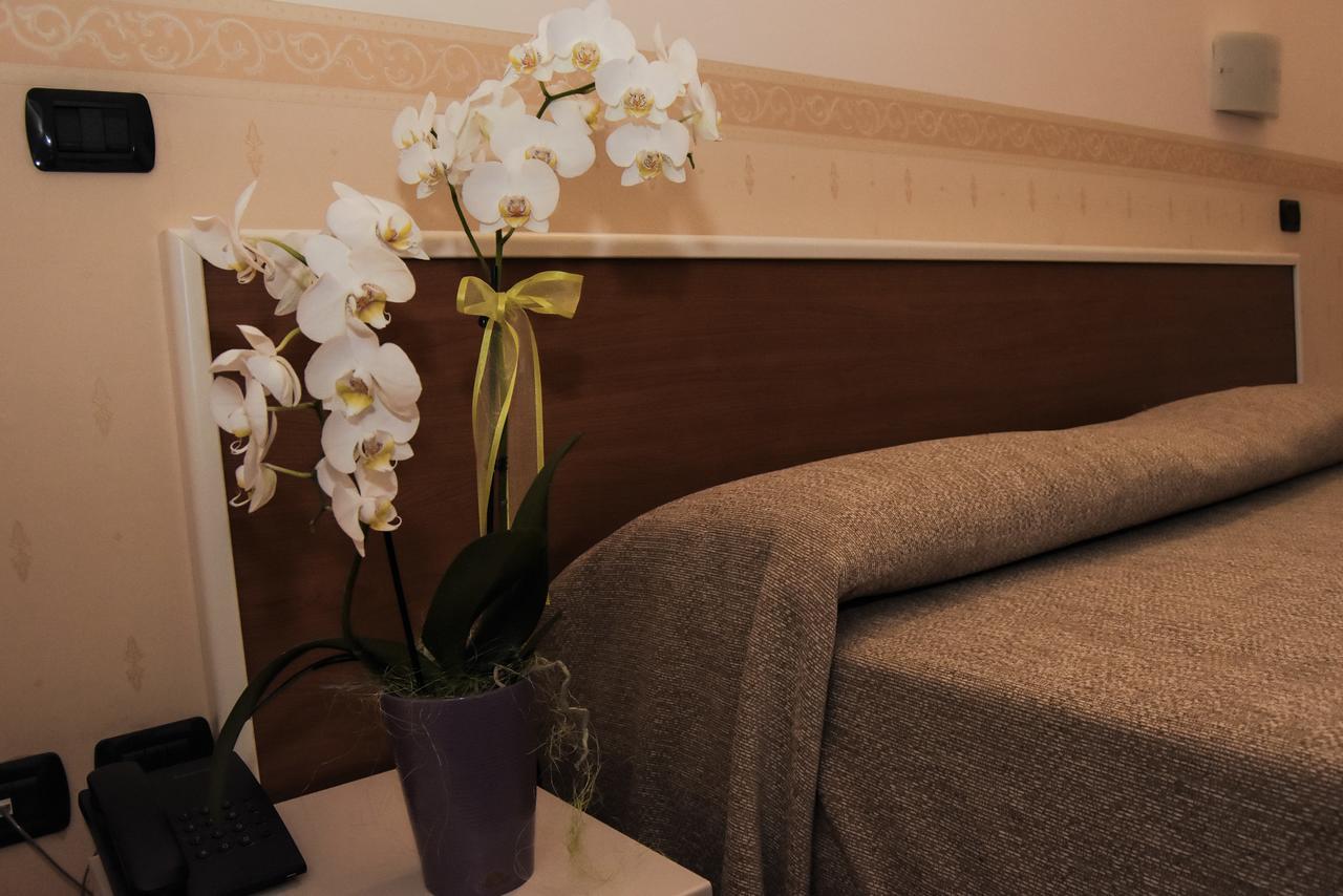 Albergo Munsci' Rovello Porro Exteriér fotografie
